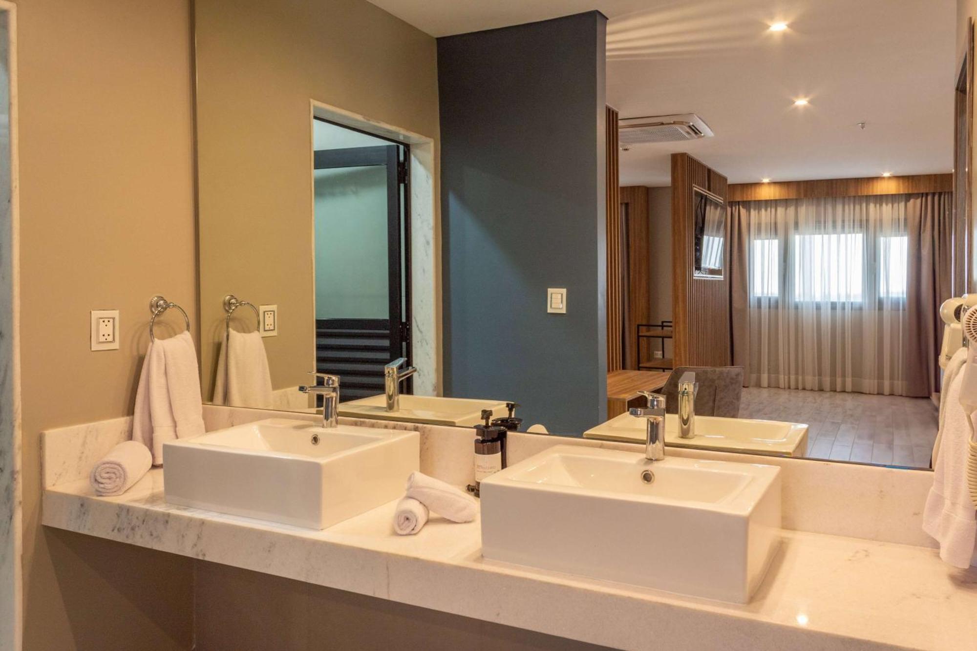 Tryp By Wyndham Asuncion Hotel Exterior photo